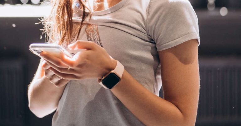 Tapeta na telefon z Myszką Miki – skąd pobrać?